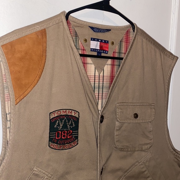 Tommy Hilfiger Vintage Hunting Fishing vest with Outdoors embroidered patch - Picture 2 of 11